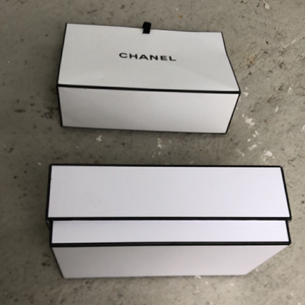 Chanel Gift Box & Bag - Picture 2 of 7